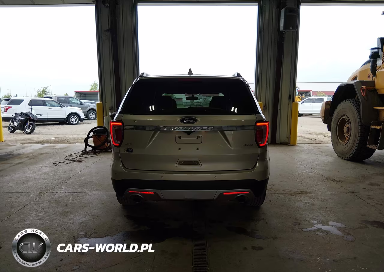 2017 Ford Explorer Xlt VIN:1FM5K8D87HGC32415 - 16