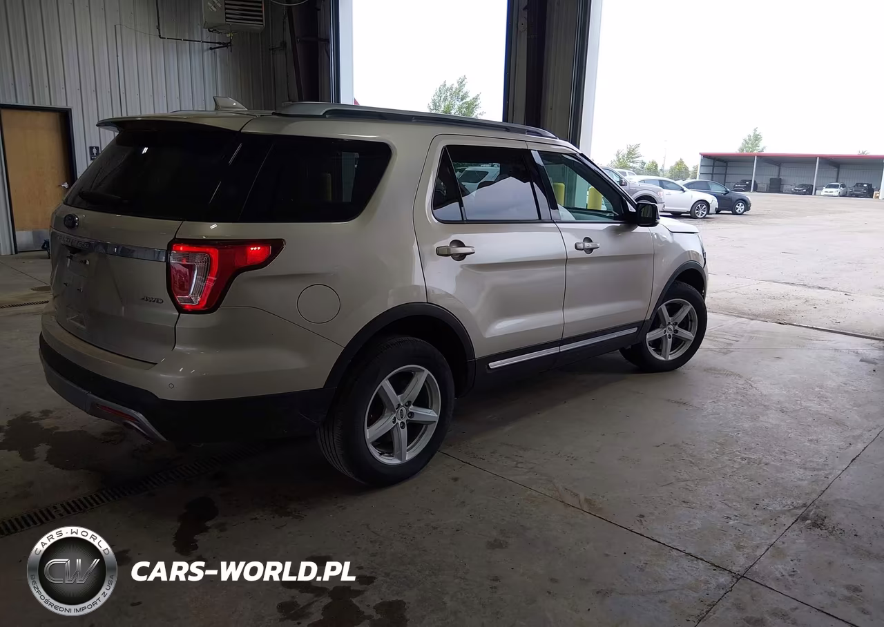 2017 Ford Explorer Xlt VIN:1FM5K8D87HGC32415 - 4