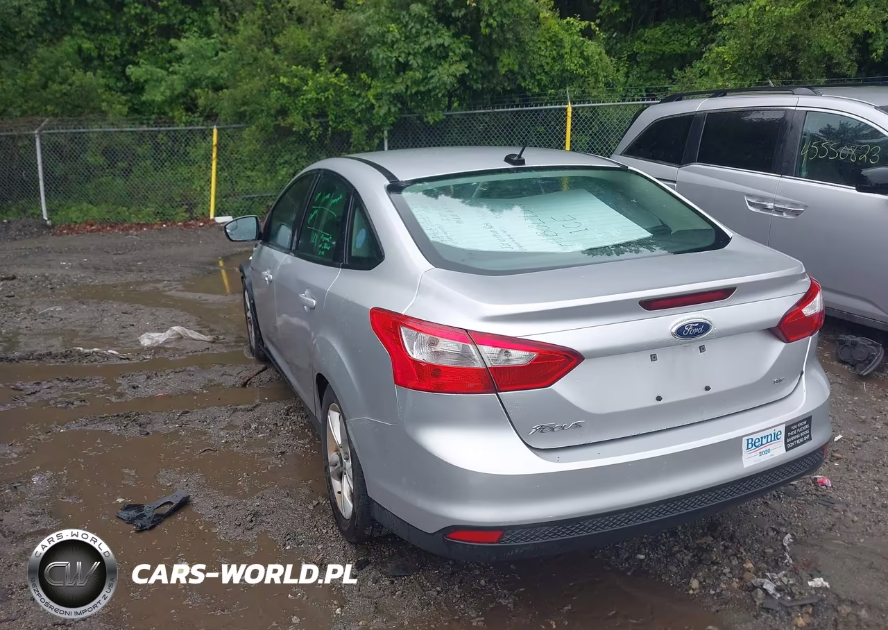 2014 Ford Focus Se VIN:1FADP3F26EL424365 - 3