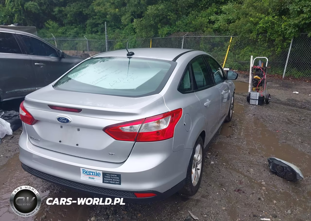 2014 Ford Focus Se VIN:1FADP3F26EL424365 - 4