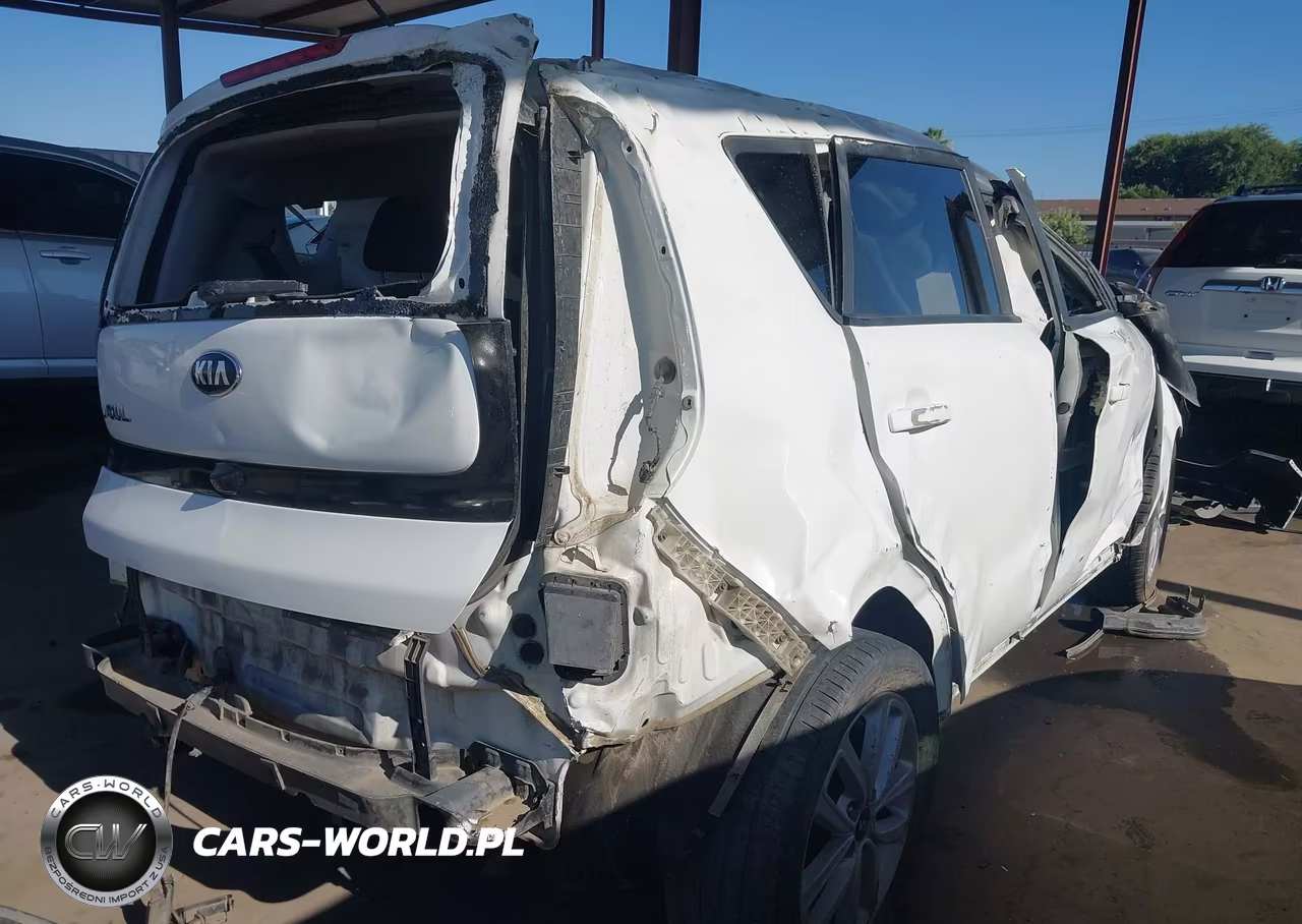 2018 Kia Soul + VIN:KNDJP3A5XJ7898692 - 4