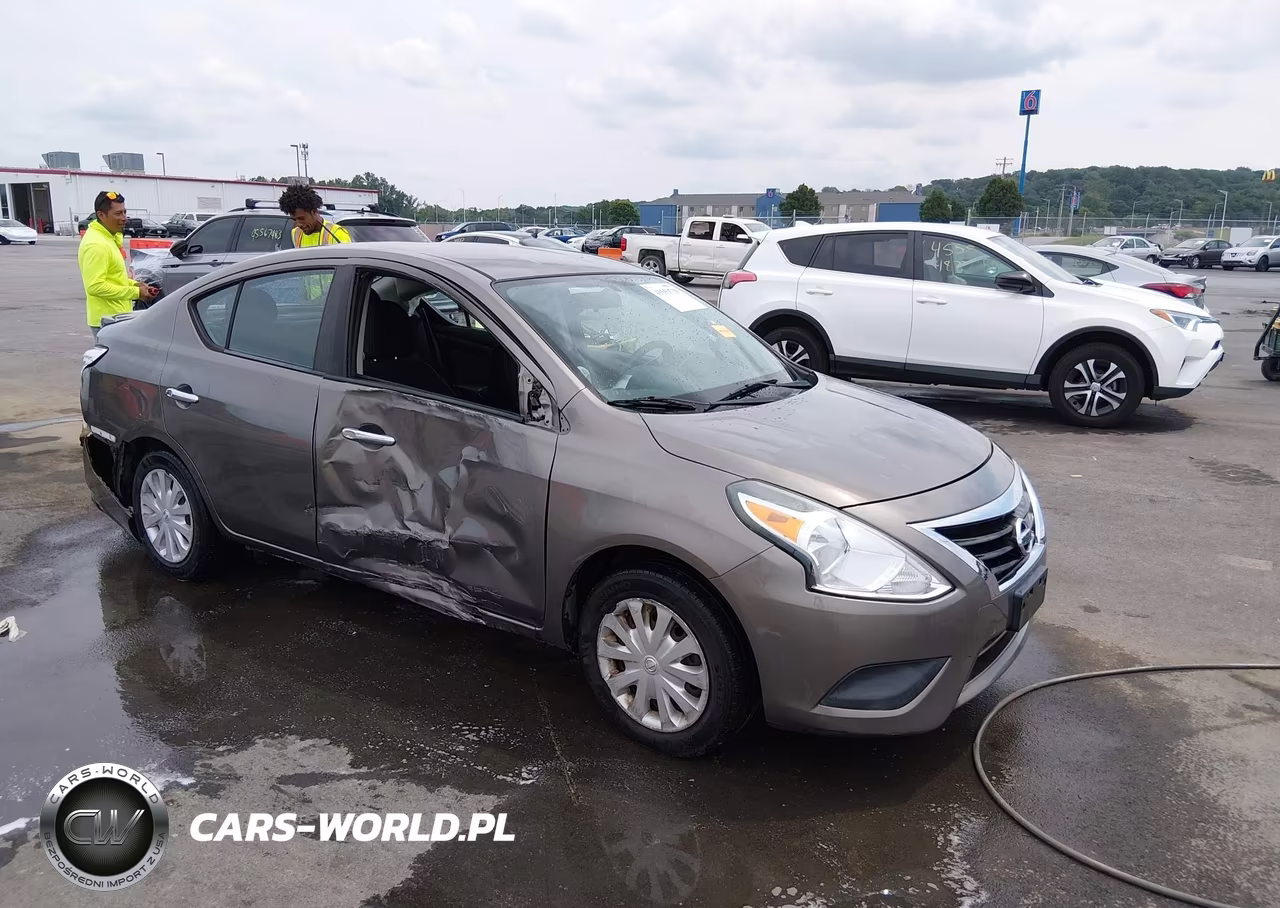 NISSAN VERSA