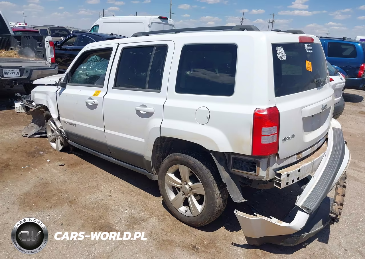 2014 Jeep Patriot Latitude VIN:1C4NJRFB3ED579937 - 3