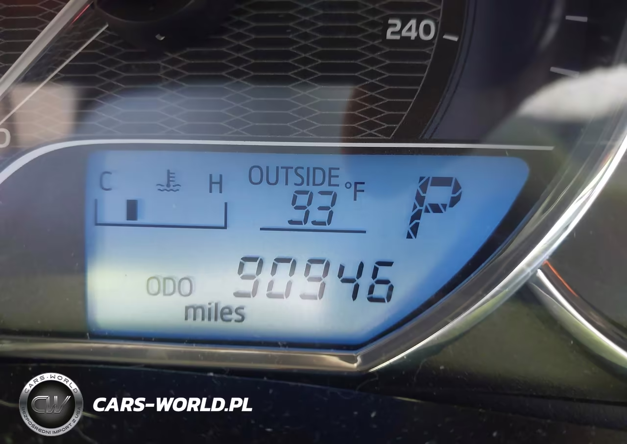 2015 Toyota Corolla Le VIN:2T1BURHE2FC451172 - 16