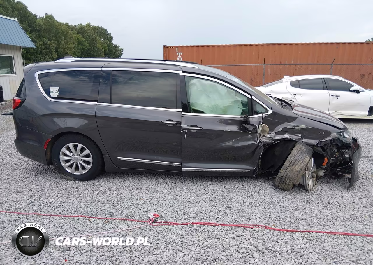 2018 Chrysler Pacifica Touring L VIN:2C4RC1BG6JR258822 - 12