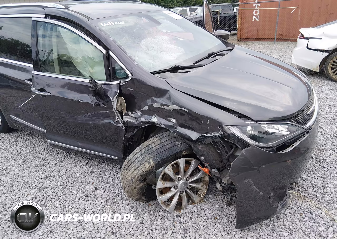 2018 Chrysler Pacifica Touring L VIN:2C4RC1BG6JR258822 - 6
