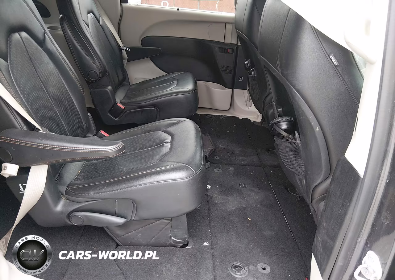 2018 Chrysler Pacifica Touring L VIN:2C4RC1BG6JR258822 - 8