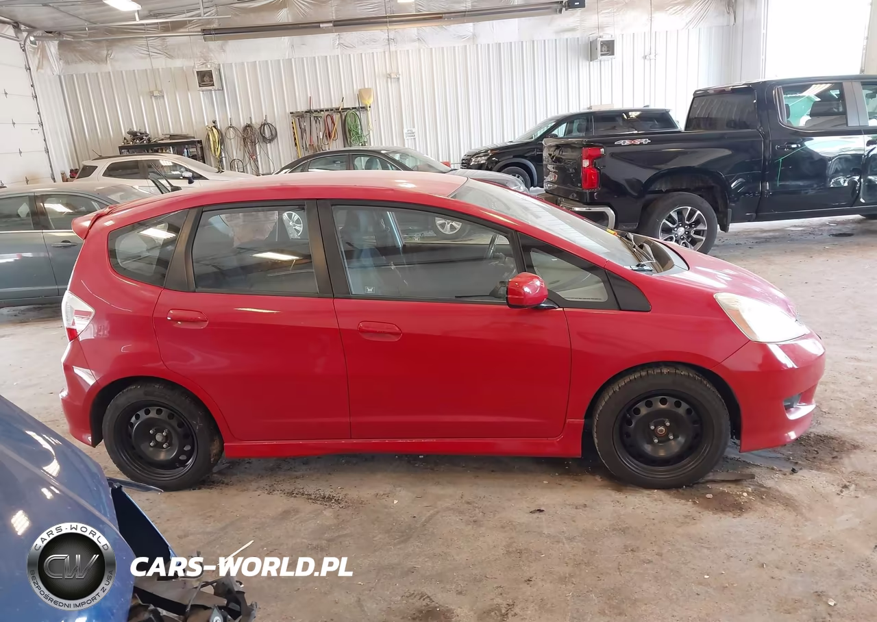 2010 Honda Fit Sport VIN:JHMGE8H43AC008369 - 13