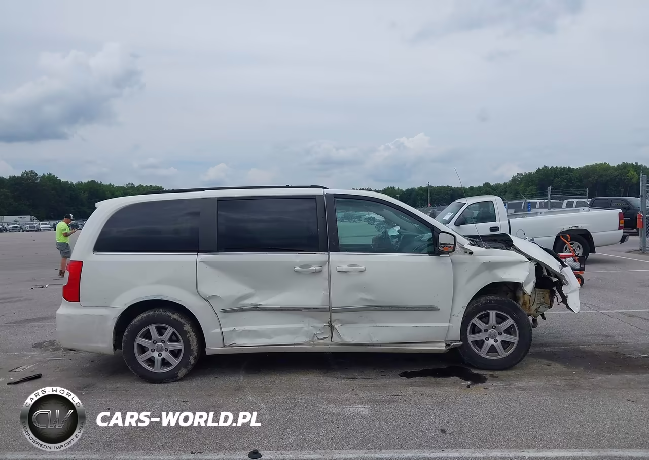 2011 Chrysler Town & Country Touring VIN:2A4RR5DG0BR649107 - 13