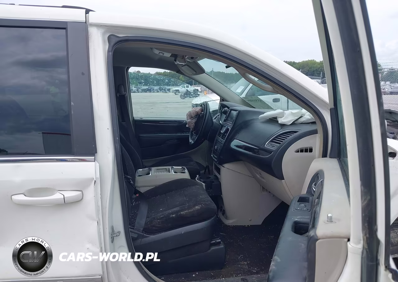 2011 Chrysler Town & Country Touring VIN:2A4RR5DG0BR649107 - 5
