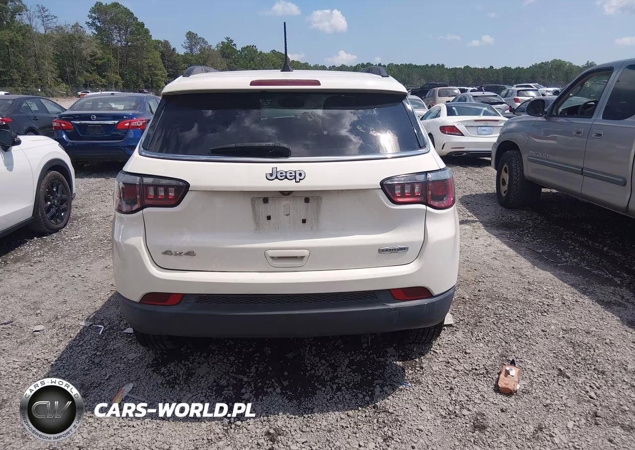 2019 Jeep Compass Latitude 4X4 VIN:3C4NJDBB1KT741823 - 16