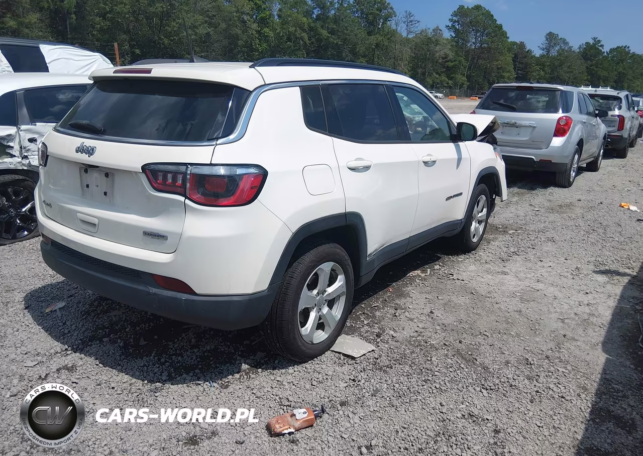 2019 Jeep Compass Latitude 4X4 VIN:3C4NJDBB1KT741823 - 4