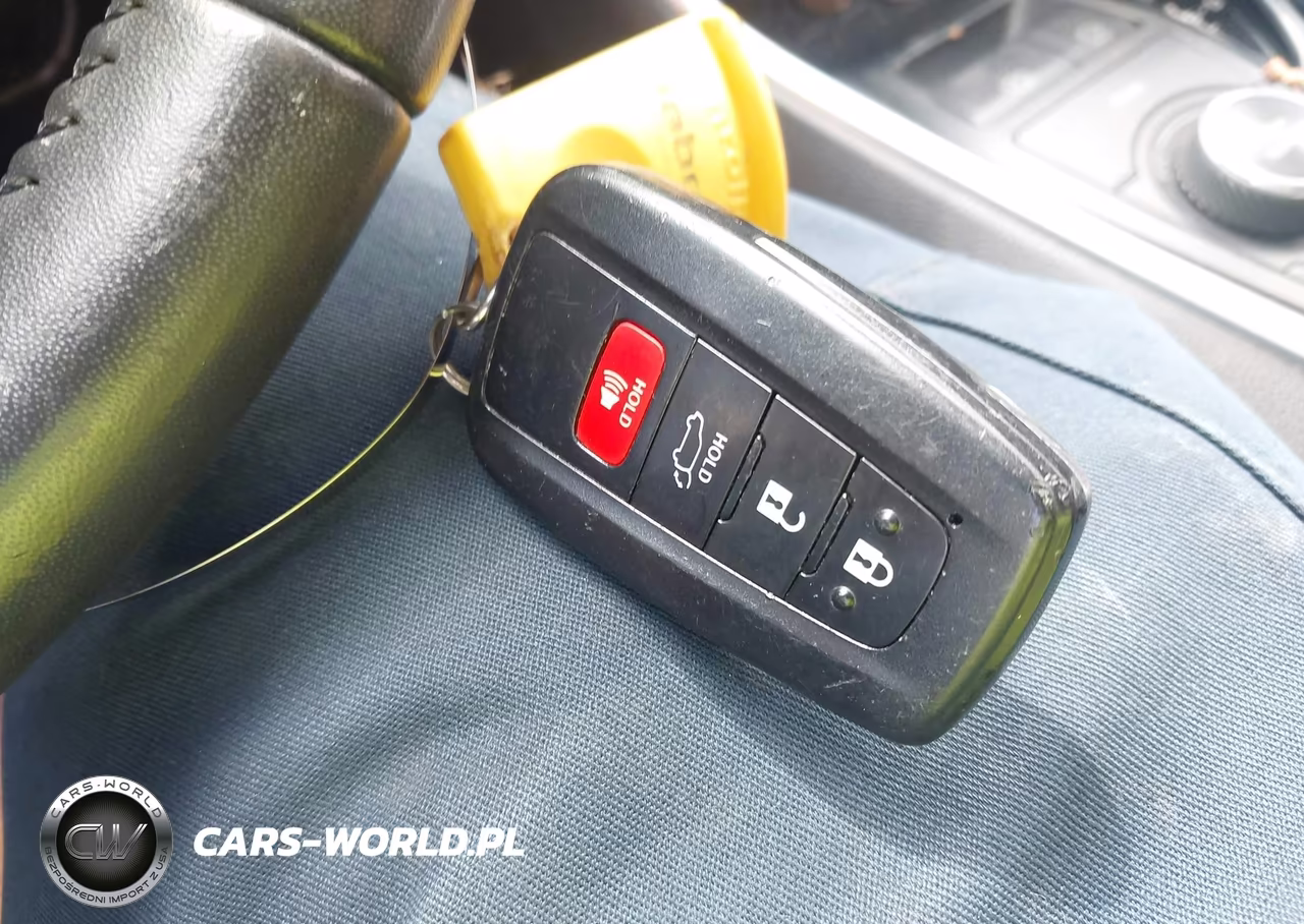 2021 Toyota Rav4 Hybrid Xle VIN:JTMRWRFV8MD119104 - 11