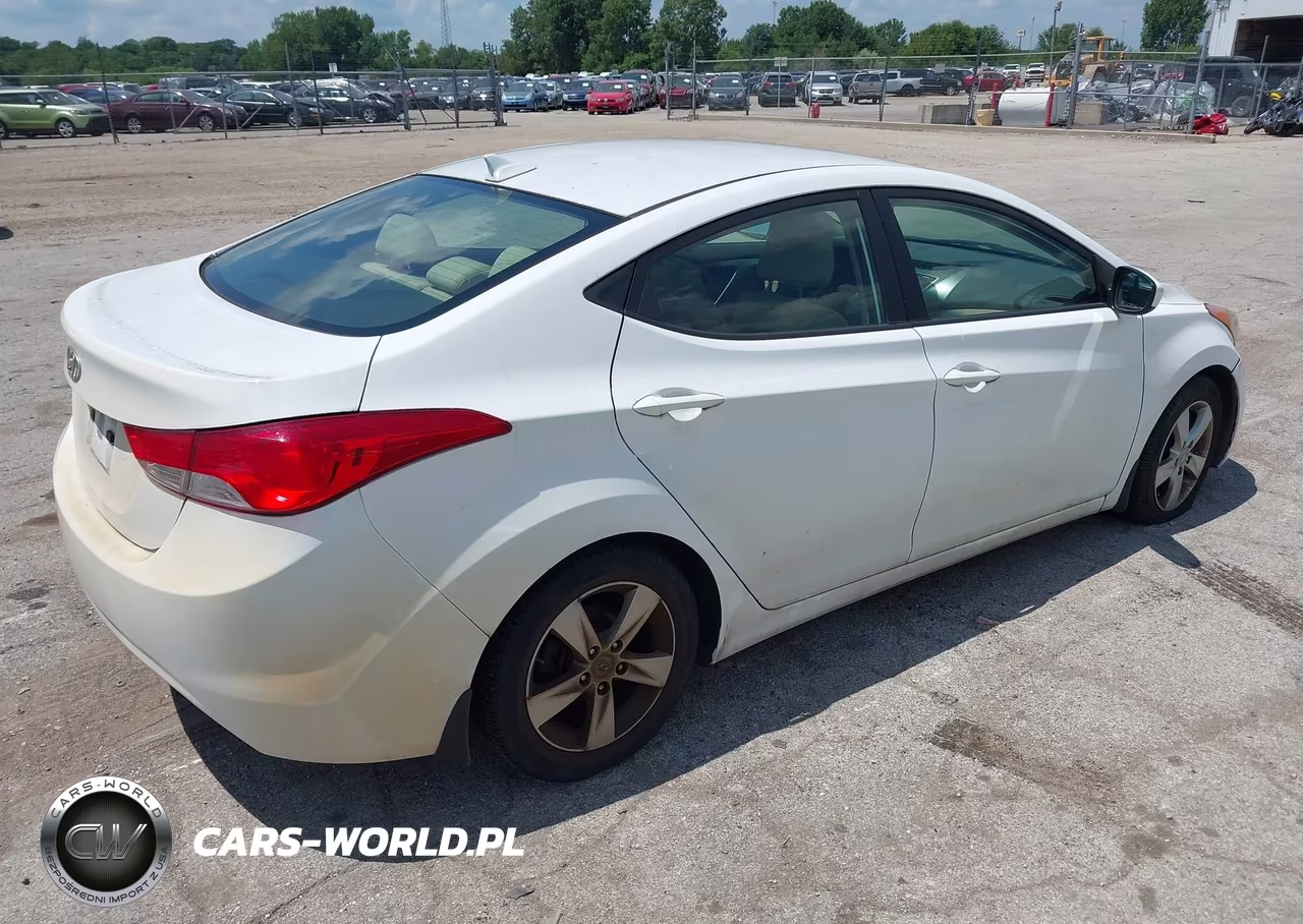 2013 Hyundai Elantra Gls VIN:5NPDH4AEXDH226163 - 4