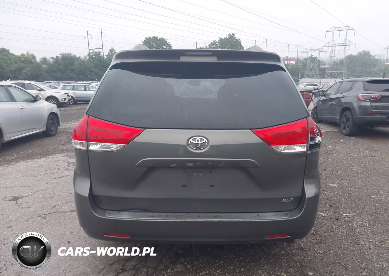 2011 Toyota Sienna Xle V6 VIN:5TDYK3DC4BS058275 - 17