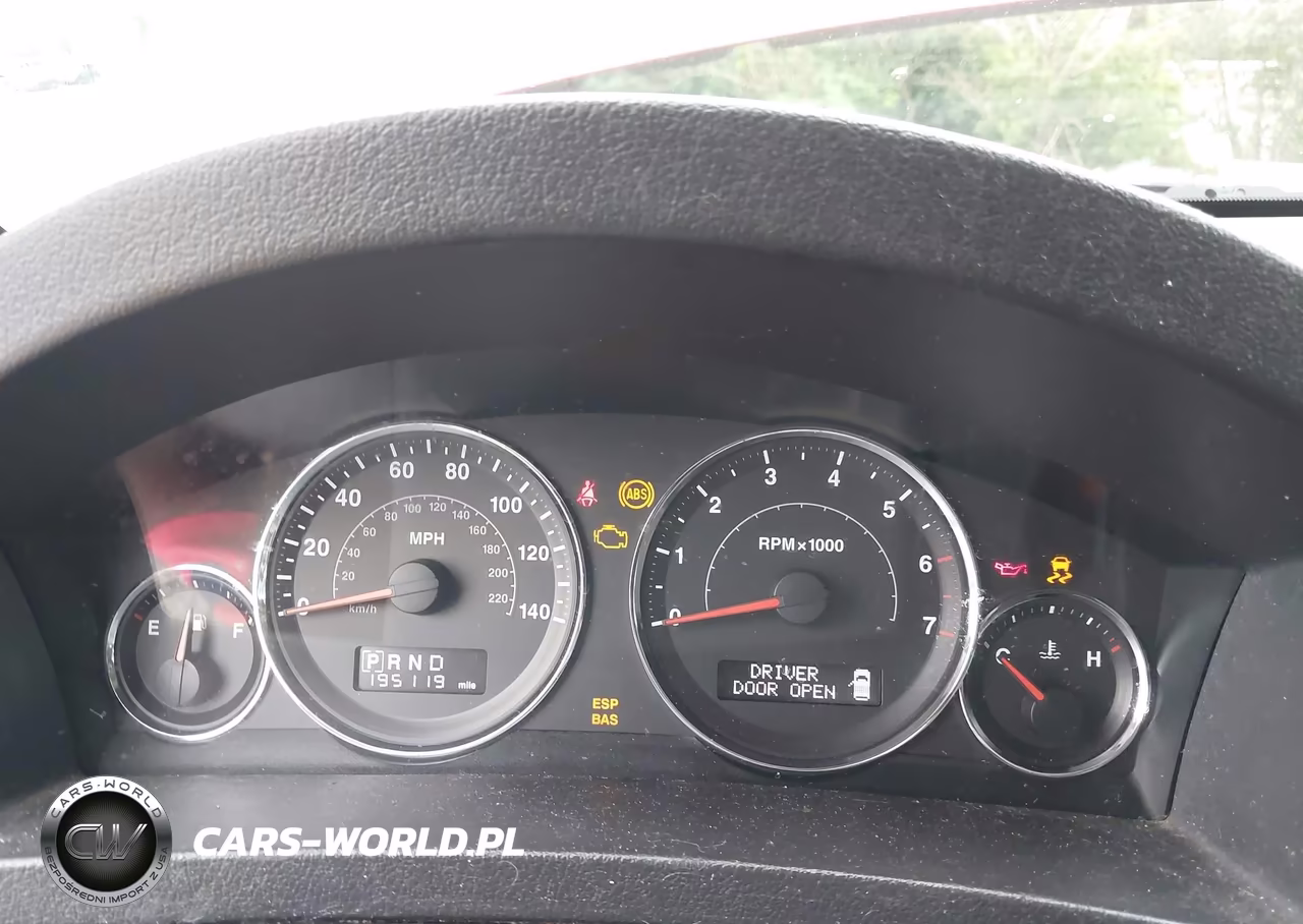 2010 Jeep Grand Cherokee Laredo VIN:1J4PS4GK1AC121573 - 7