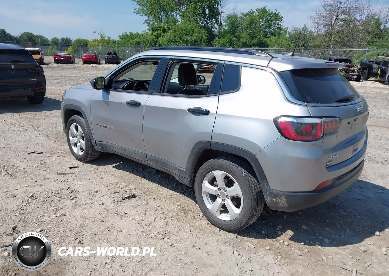 2018 Jeep Compass Latitude 4X4 VIN:3C4NJDBB3JT350316 - 3