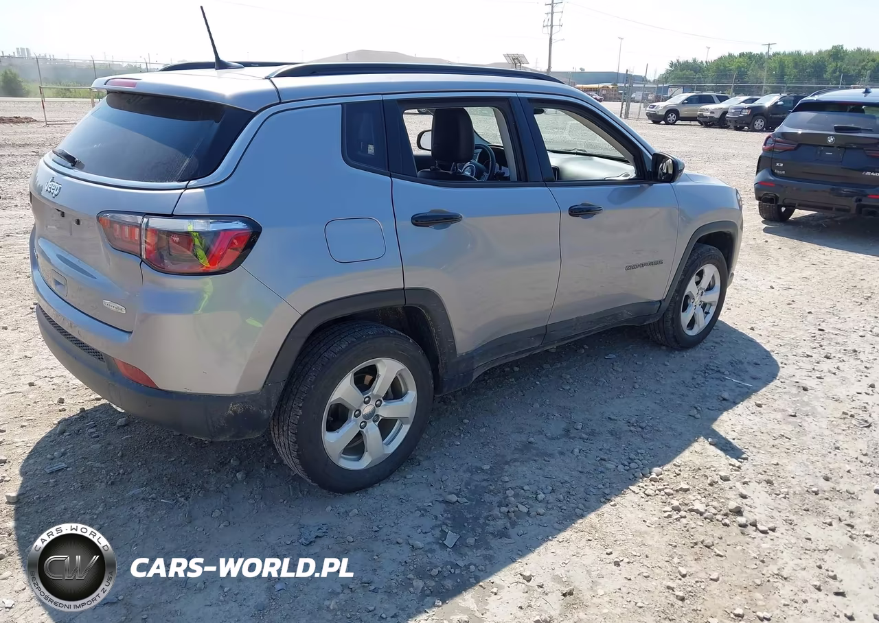 2018 Jeep Compass Latitude 4X4 VIN:3C4NJDBB3JT350316 - 4