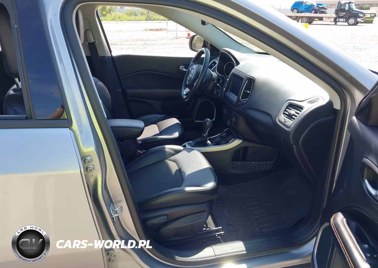 2018 Jeep Compass Latitude 4X4 VIN:3C4NJDBB3JT350316 - 5