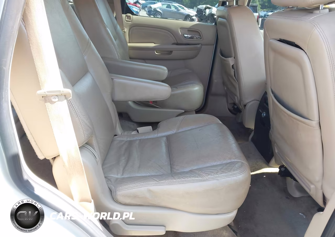 2010 Cadillac Escalade Luxury VIN:1GYUKBEF2AR270536 - 8