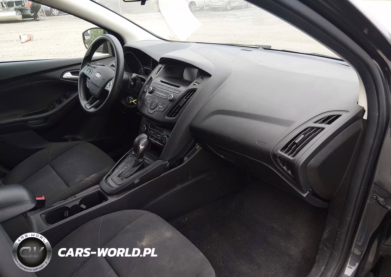 2017 Ford Focus Se VIN:1FADP3FEXHL316099 - 5