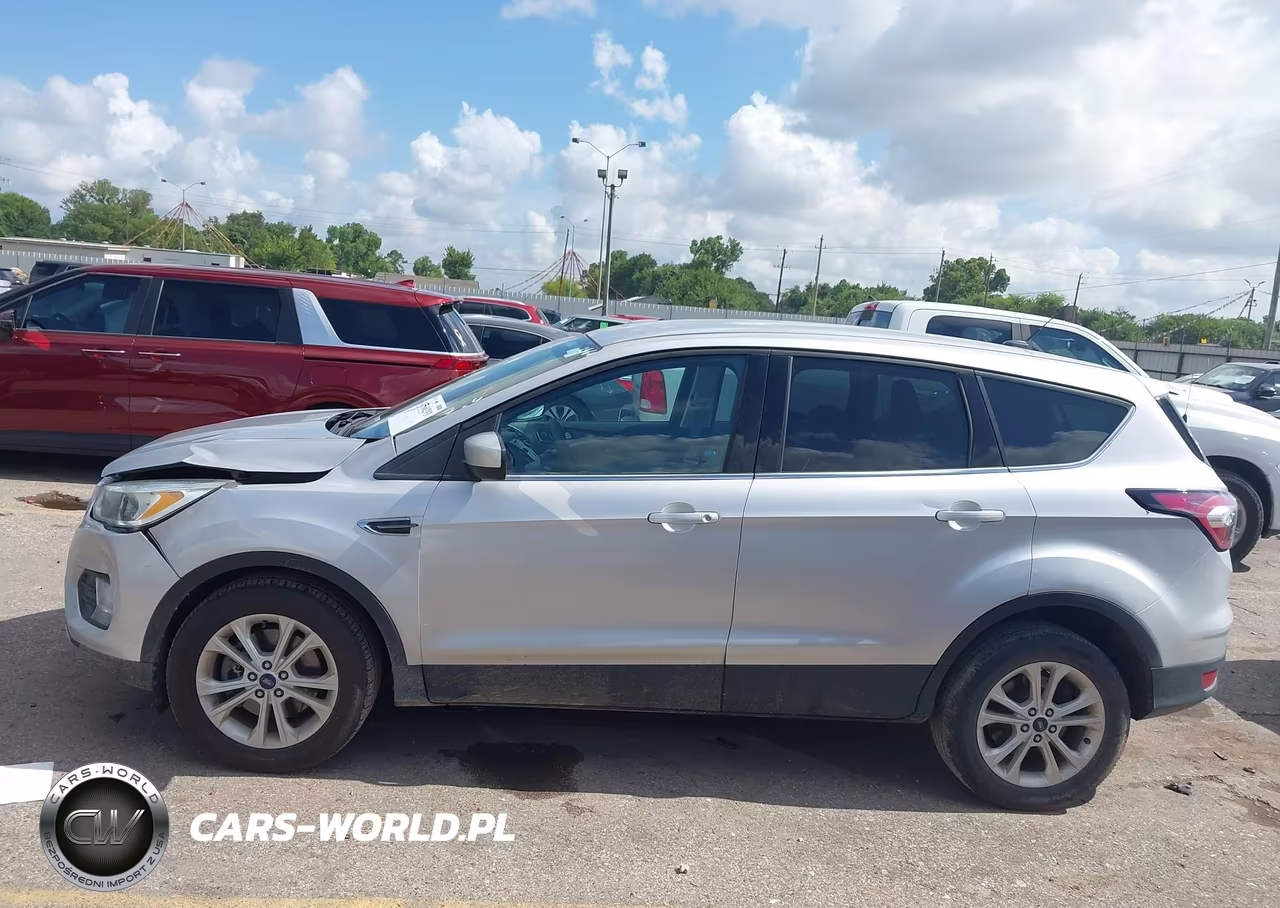 2017 Ford Escape Se VIN:1FMCU9GD9HUB52860 - 14