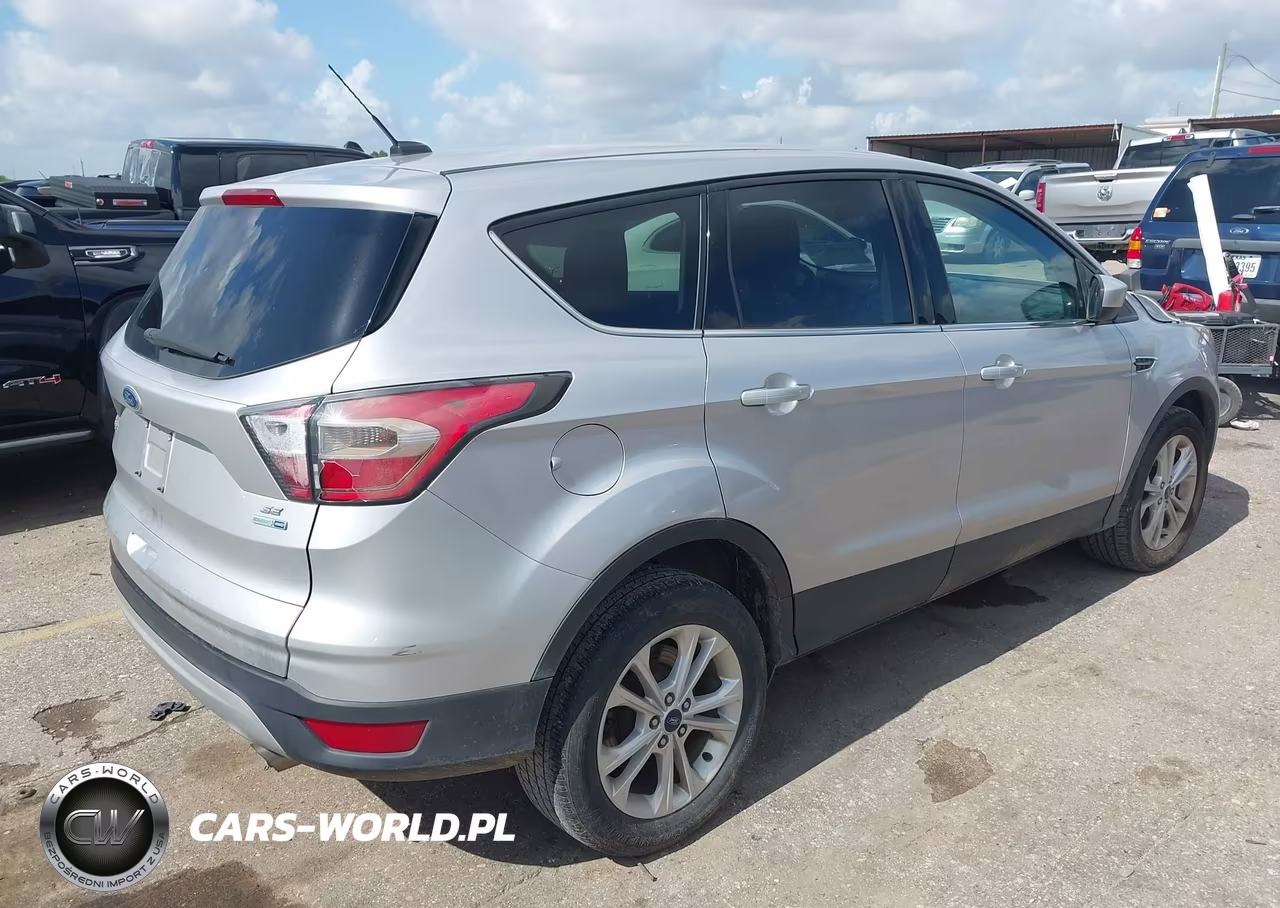 2017 Ford Escape Se VIN:1FMCU9GD9HUB52860 - 4