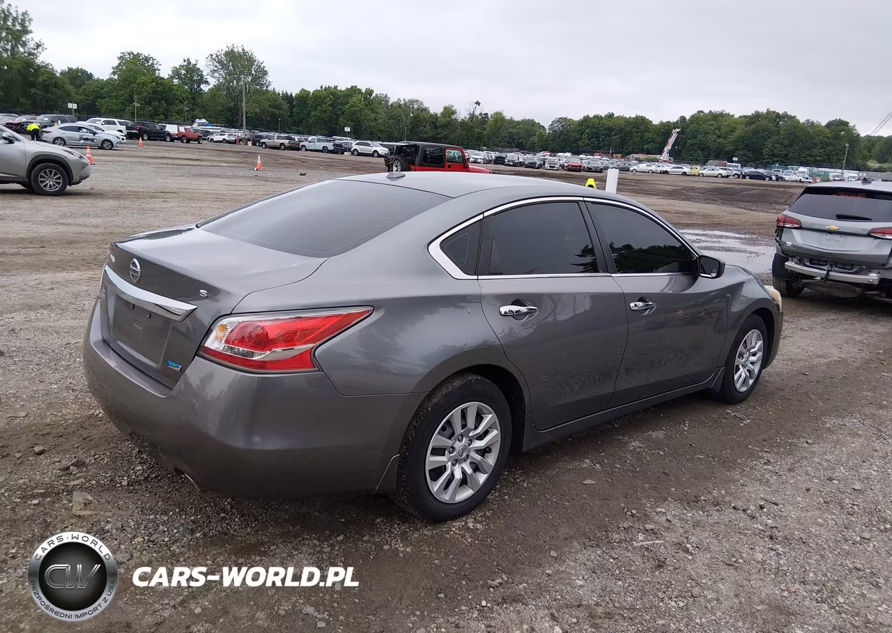 2015 Nissan Altima 2.5 S VIN:1N4AL3AP4FN401996 - 4