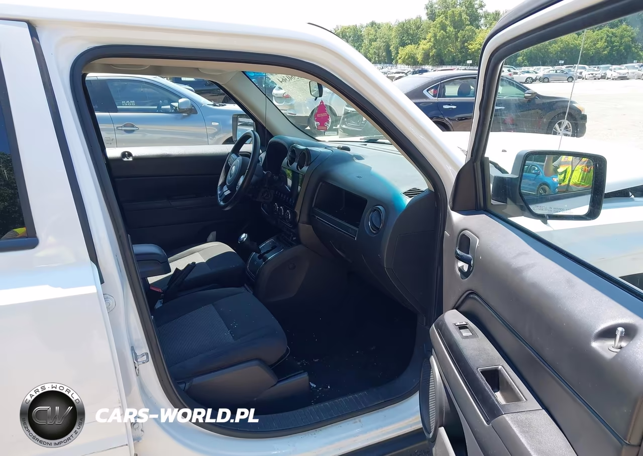 2012 Jeep Patriot Latitude VIN:1C4NJRFB6CD689765 - 5