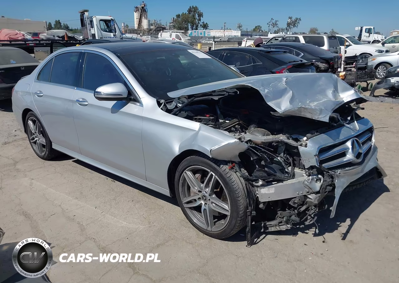 2017 Mercedes-Benz E 300 – zdjęcie 1 z 17