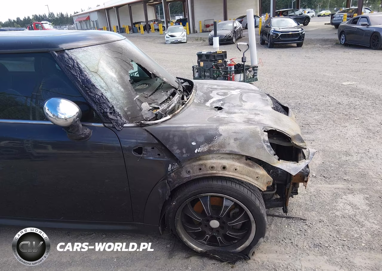 2009 Mini Cooper S VIN:WMWMF73509TT95015 - 11