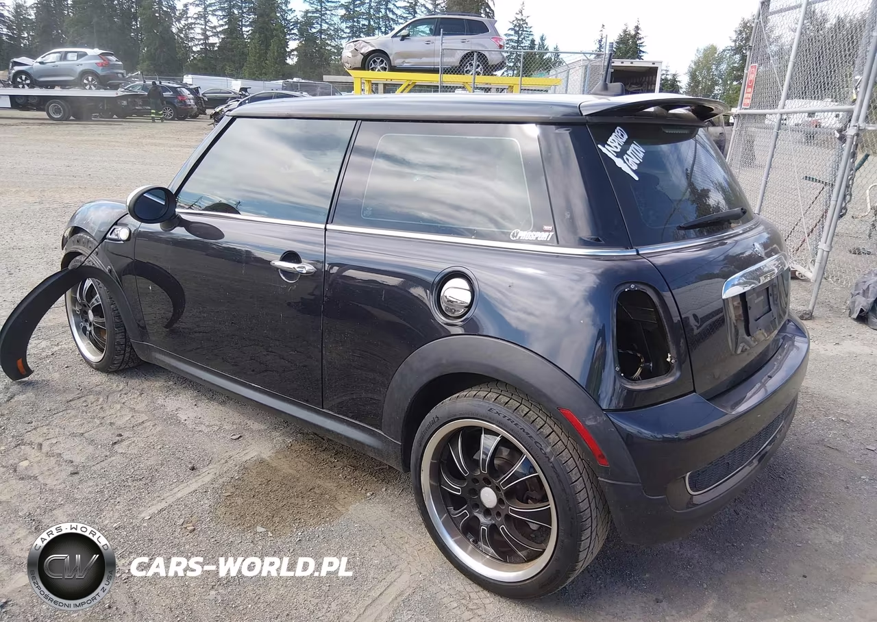 2009 Mini Cooper S VIN:WMWMF73509TT95015 - 3