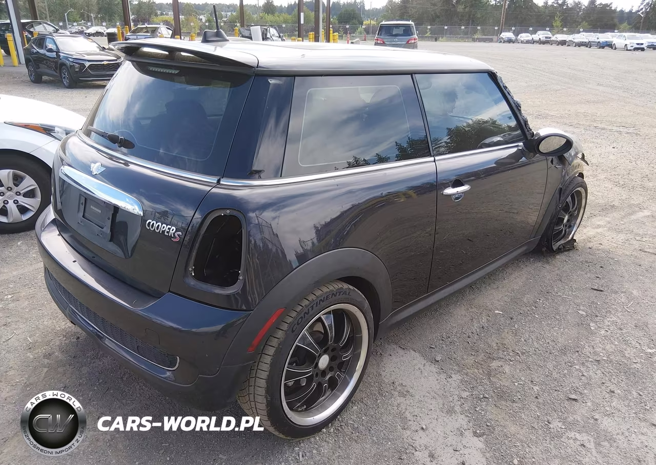 2009 Mini Cooper S VIN:WMWMF73509TT95015 - 4