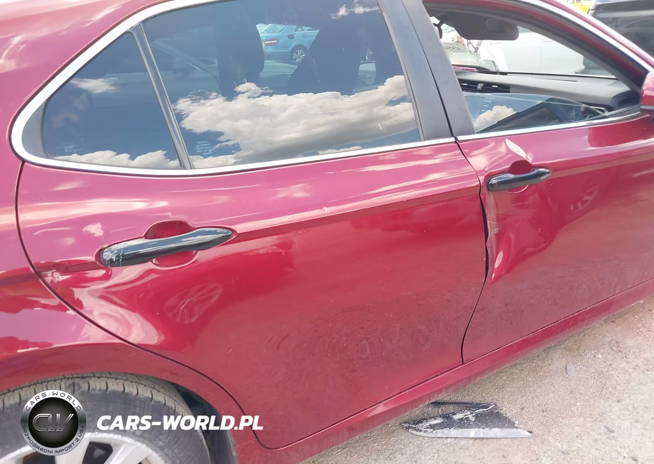 2019 Toyota Camry Le VIN:4T1B11HK8KU713589 - 17