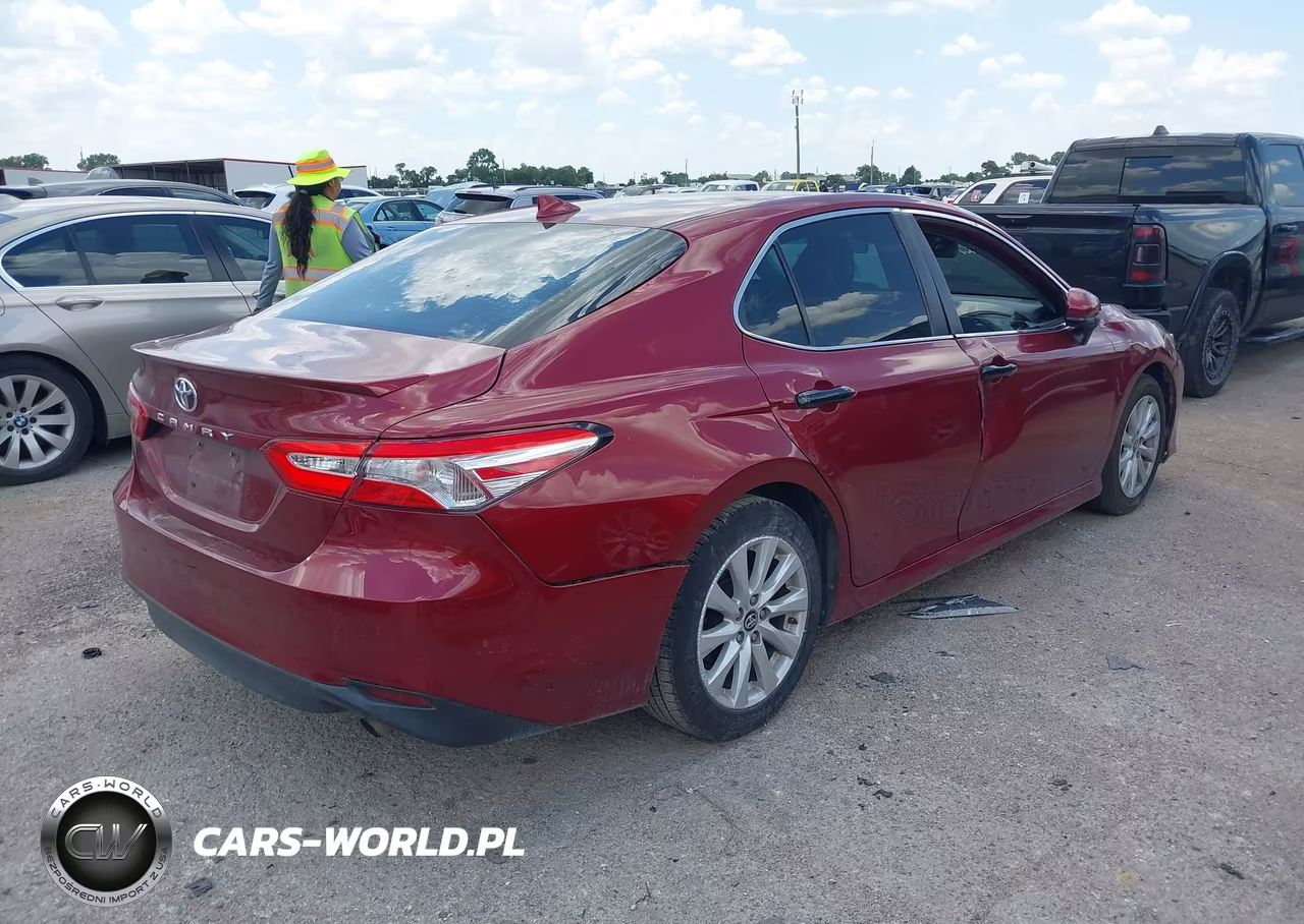 2019 Toyota Camry Le VIN:4T1B11HK8KU713589 - 4