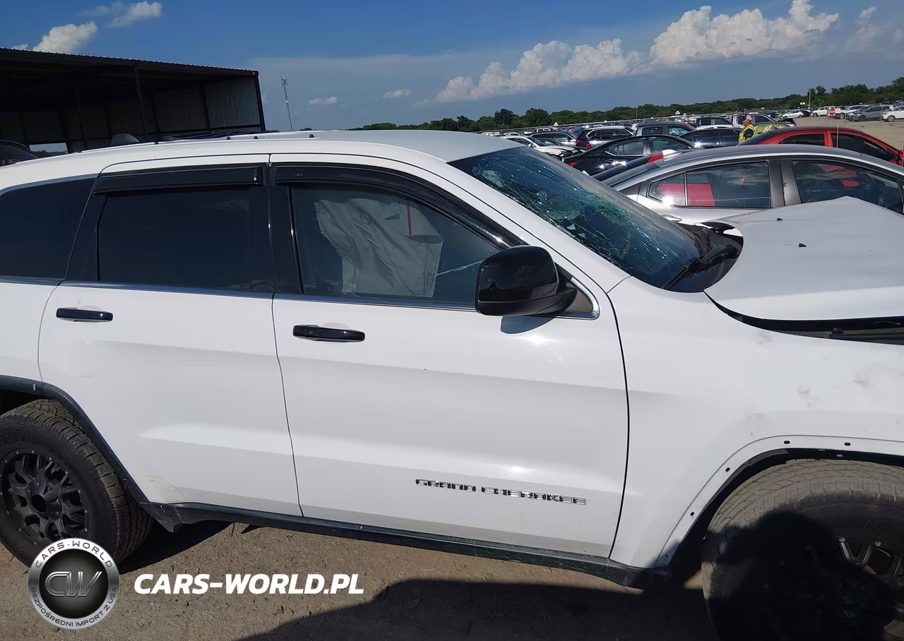 2014 Jeep Grand Cherokee Laredo VIN:1C4RJEAGXEC282246 - 13