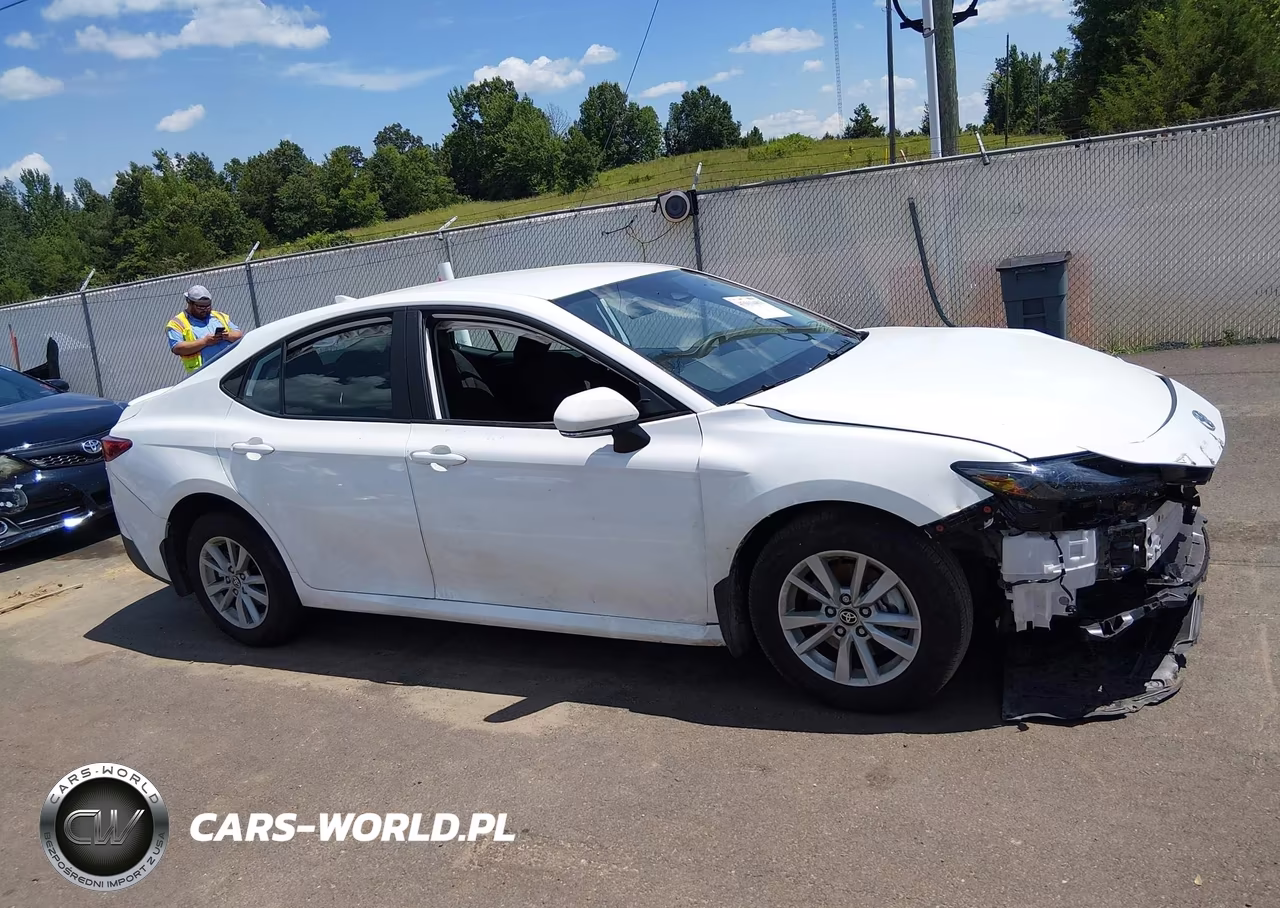 2026 Toyota Camry Le VIN:4T1DAACK7TU292398 - 14