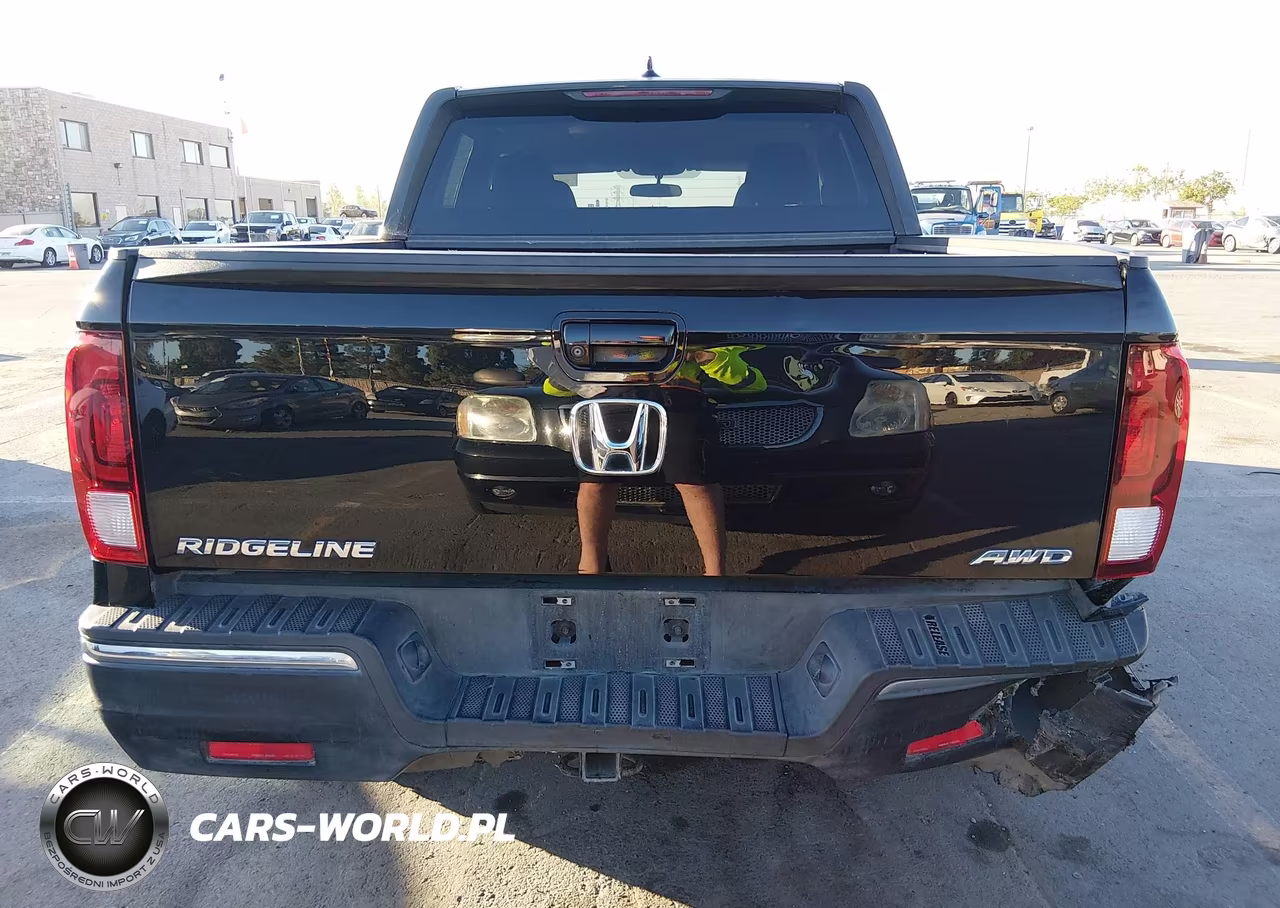 2017 Honda Ridgeline Sport VIN:5FPYK3F11HB007641 - 17