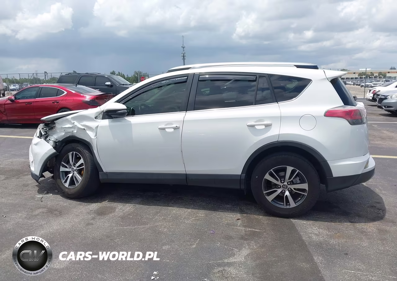 2017 Toyota Rav4 Xle VIN:JTMWFREV9HJ102338 - 14
