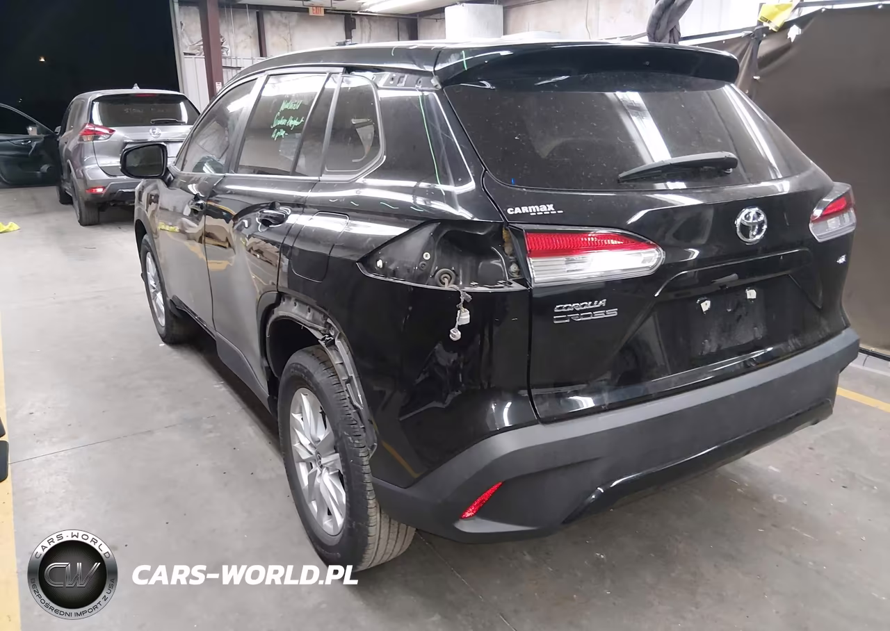 2023 Toyota Corolla Cross Le VIN:7MUCAAAGXPV057671 - 3