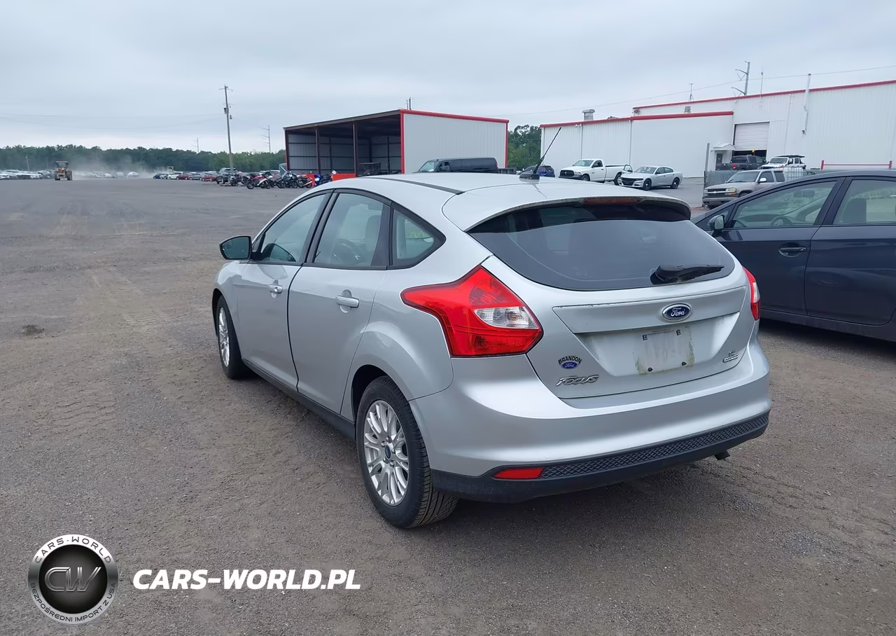 2012 Ford Focus Se VIN:1FAHP3K28CL375612 - 3