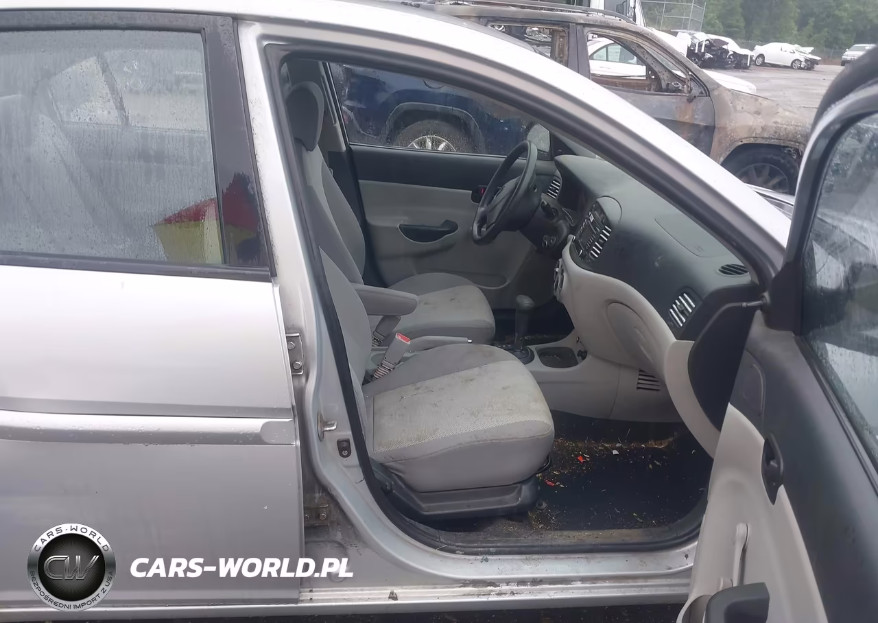 2009 Hyundai Accent Gls VIN:KMHCN46C09U316233 - 5