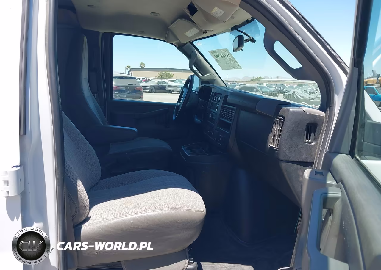 2018 Chevrolet Express 3500 Work Van VIN:1GCZGHFG8J1316859 - 5
