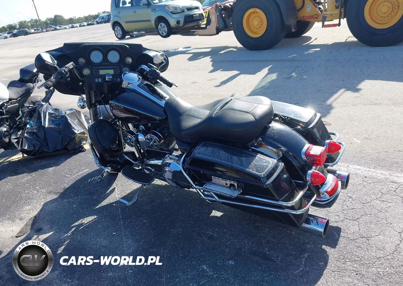 2012 Harley-Davidson Flhtc Electra Glide Classic VIN:1HD1FFM11CB649774 - 3