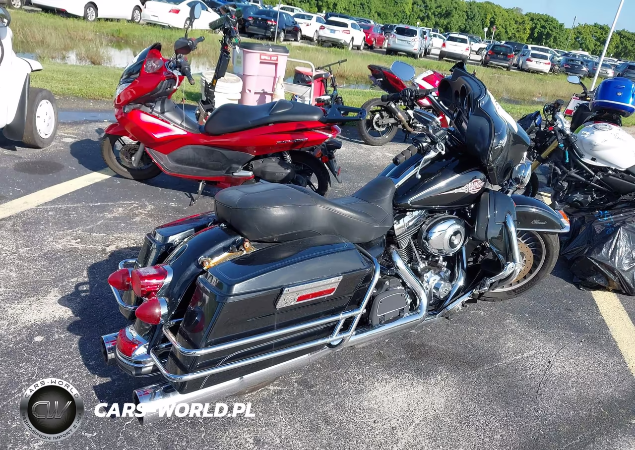 2012 Harley-Davidson Flhtc Electra Glide Classic VIN:1HD1FFM11CB649774 - 4