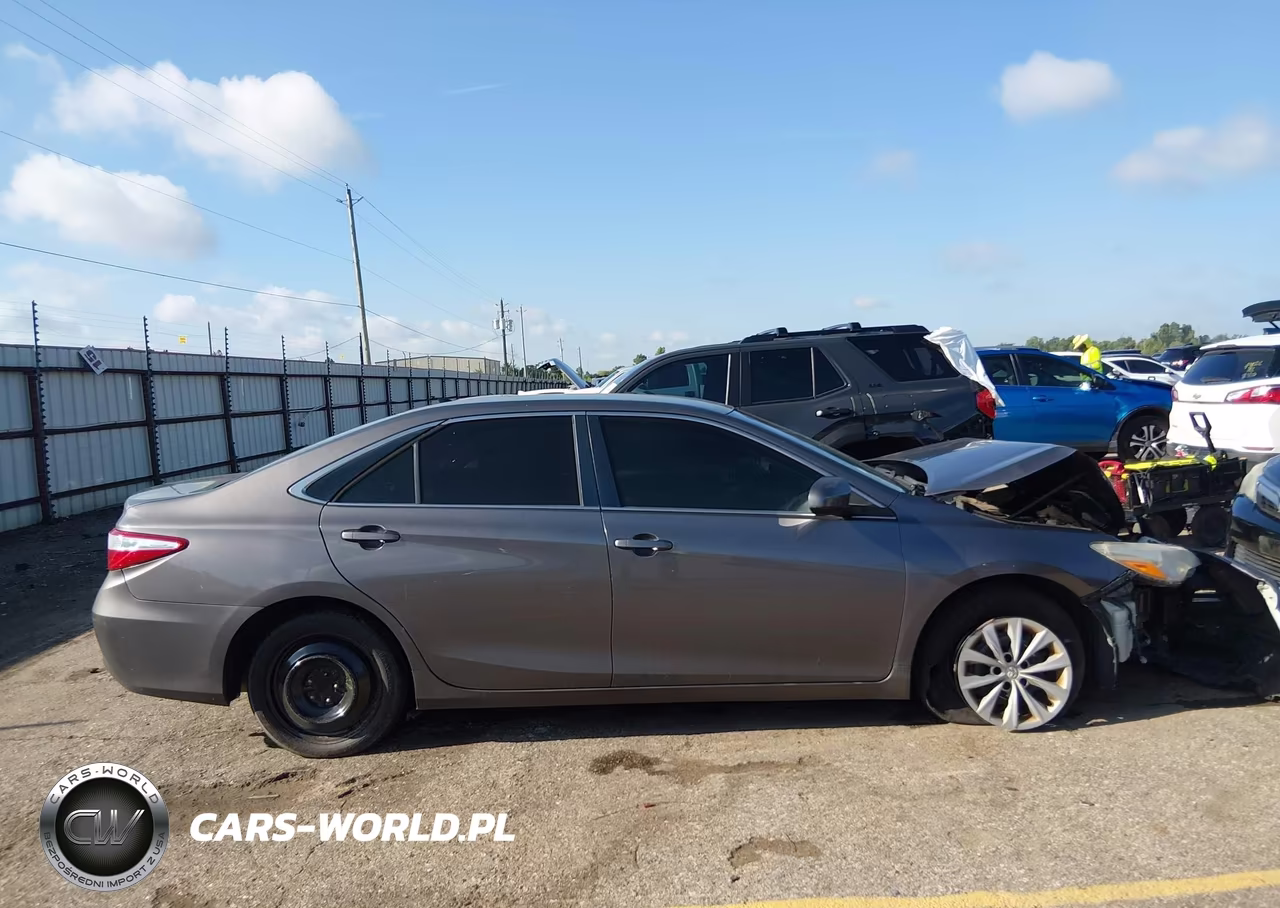 2016 Toyota Camry Le VIN:4T4BF1FK4GR560257 - 13