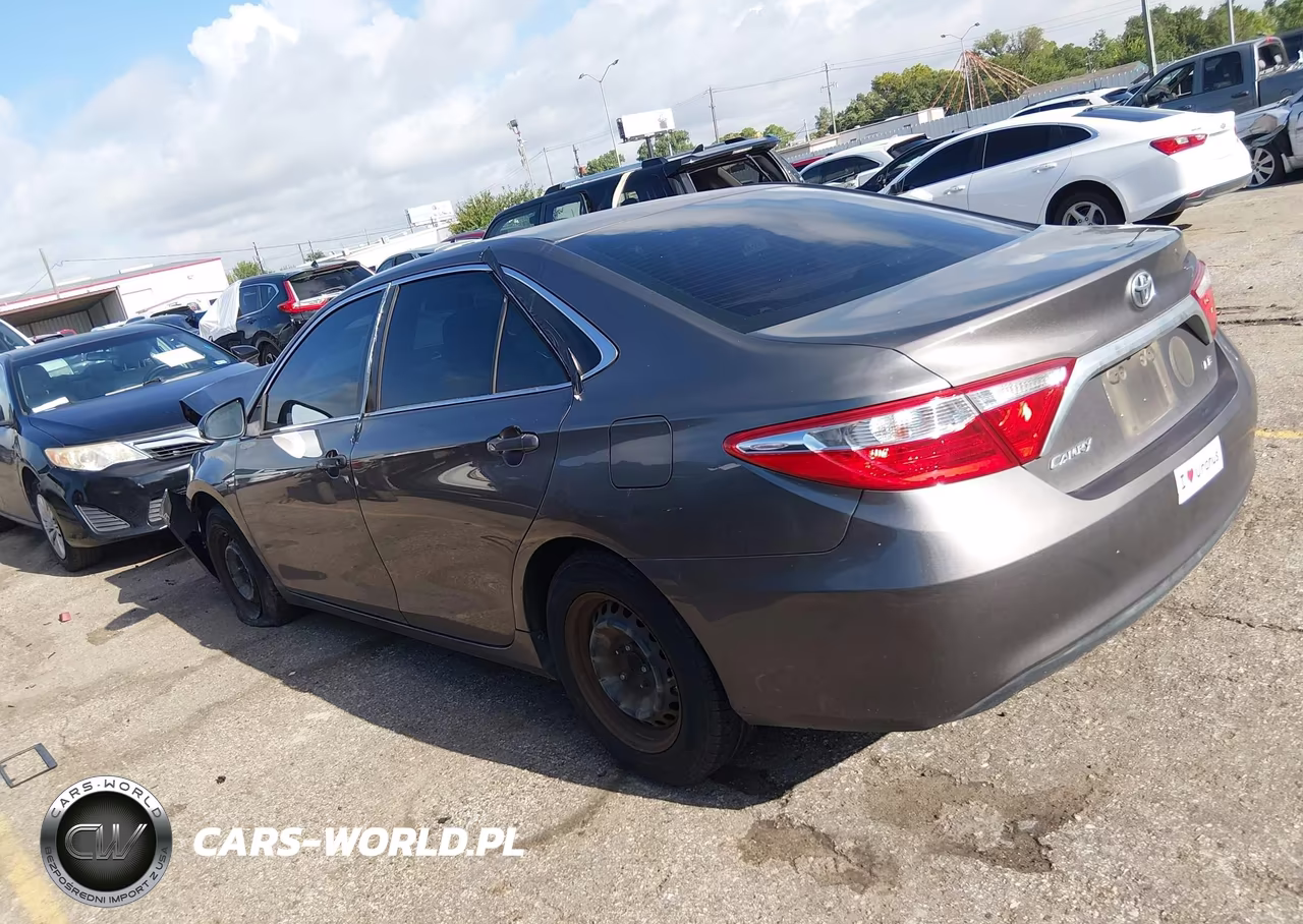 2016 Toyota Camry Le VIN:4T4BF1FK4GR560257 - 3