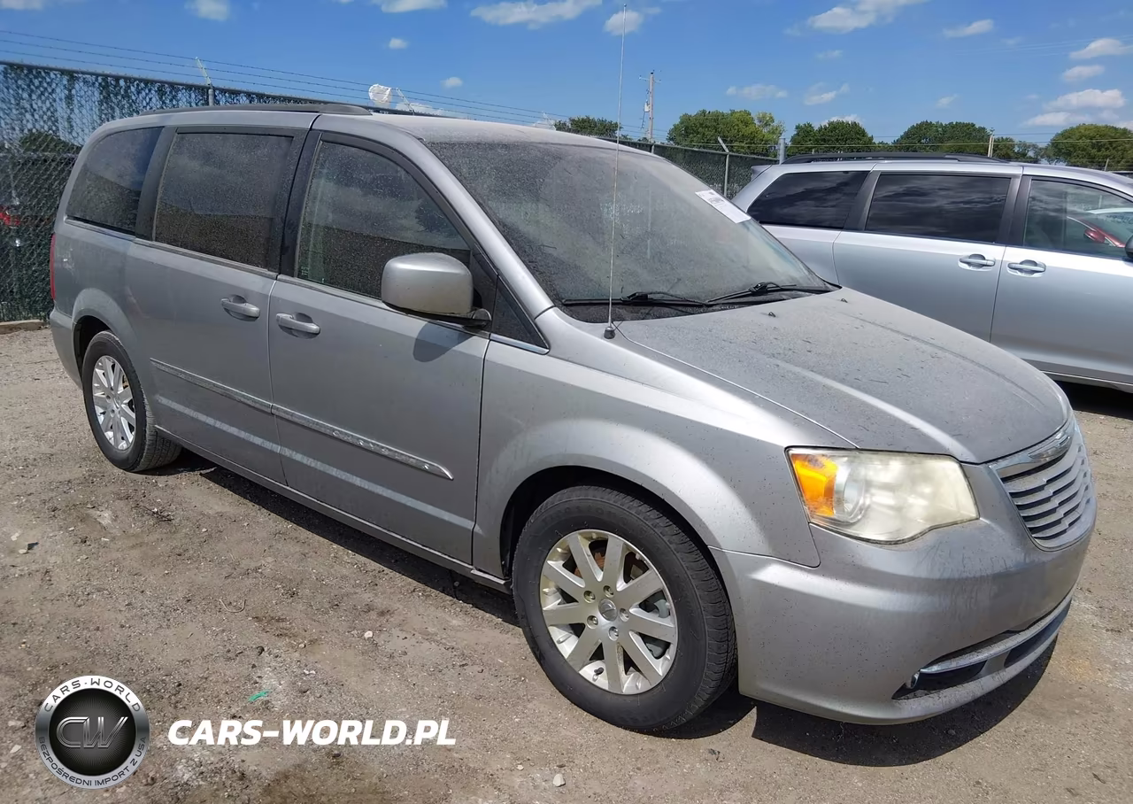 2013 Chrysler Town & Country Touring – zdjęcie 1 z 12