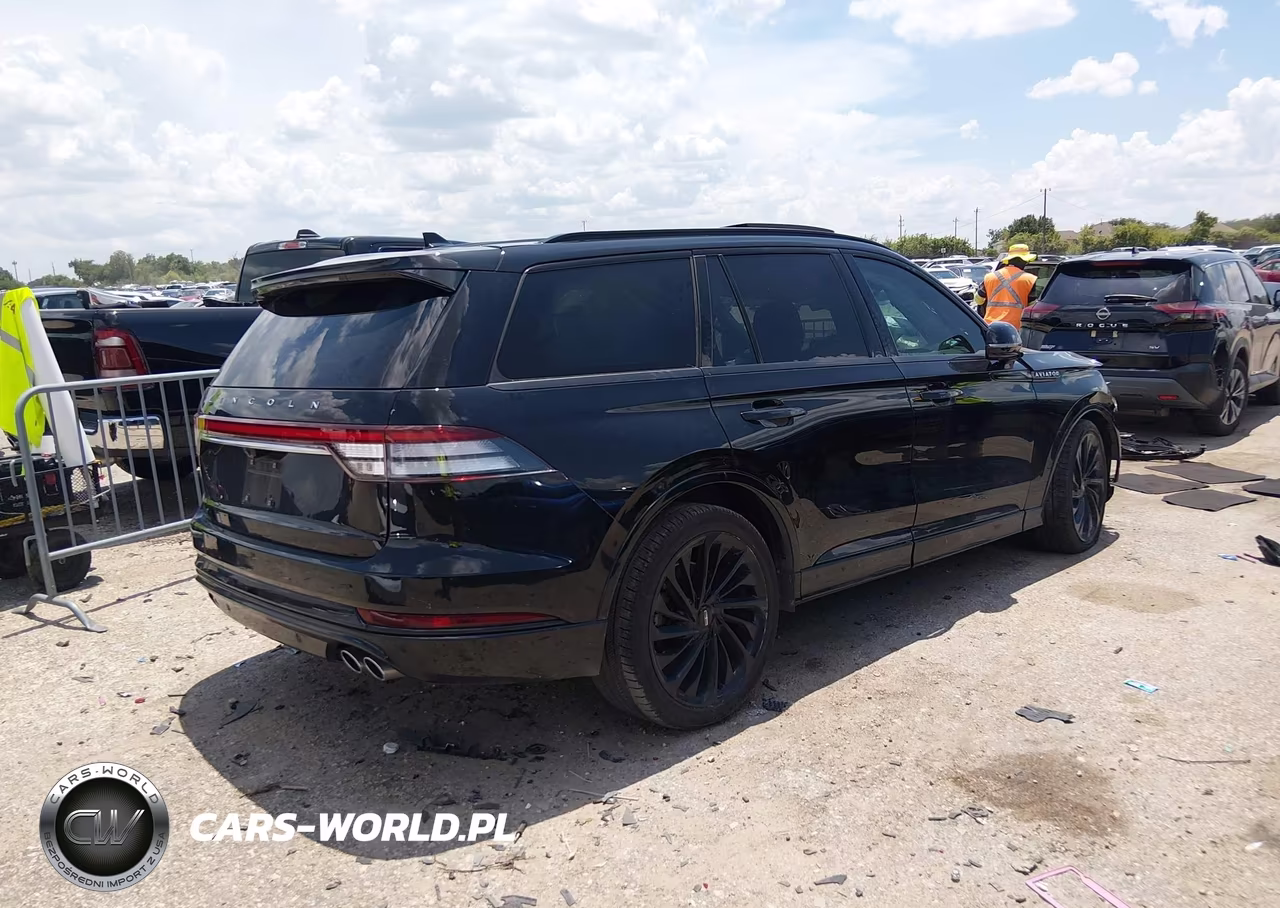 2023 Lincoln Aviator Reserve VIN:5LM5J7WC8PGL28015 - 4