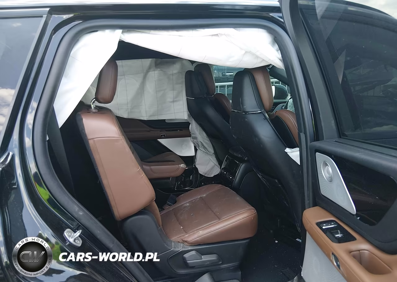 2023 Lincoln Aviator Reserve VIN:5LM5J7WC8PGL28015 - 8